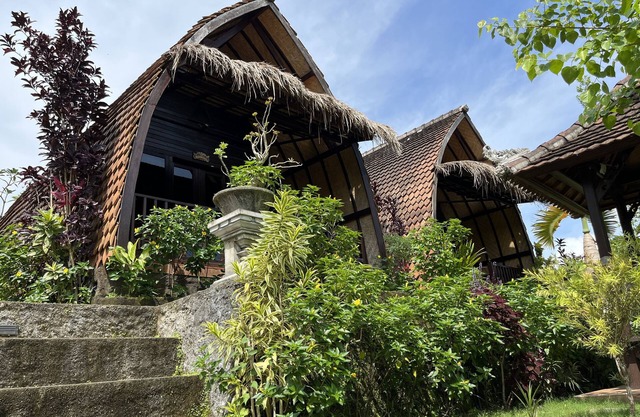 Holy hills bungalow