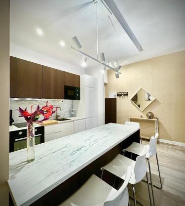 Home 120, Mansion Alhamar