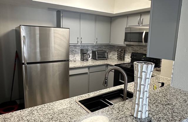 Home Away From Home-2 Bedroom Apartment