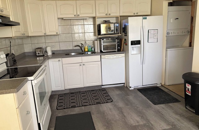 Home away from home. None smoking and wifi connection in 3 weeks. Full kitchen