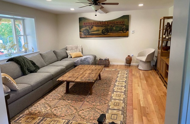 Home away from home. 15 min from Jackson Gore, Comfortable 3-bedroom 2-bath.