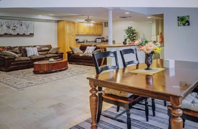 Home away home 3 bedroom, 3 queen bed - located 7 mile away from Washington DCn