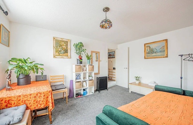 HOME AWAY HOME near Heathrow Airport