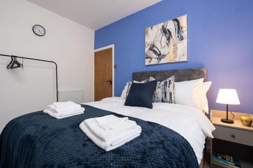 Home in Merseyside, Birkenhead, Wirral Peninsular