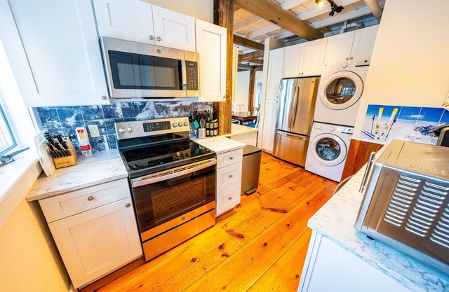 Home near Stratton & Bromley with washer/dryer
