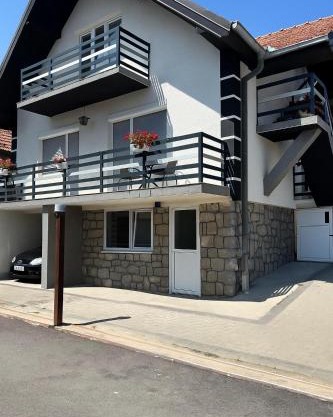 Home Nikolić