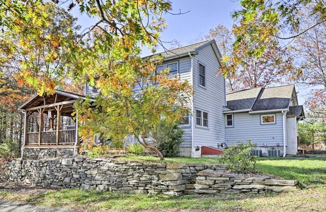 Home w/Hot Tub & Pool, 6Mi to Woodstock/Saugerties