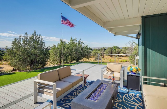 Home w/Views & Fire Pit, 10 Mi to Aztec Ruins!