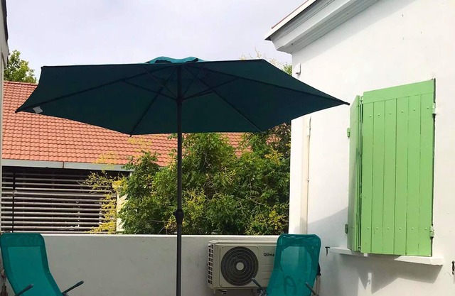 Homerez - Nice apartement for 6 ppl. with terrace at Port-Saint-Louis-du-Rhône