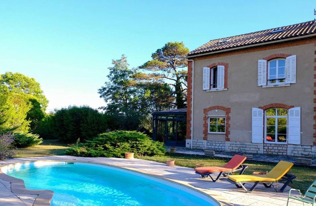 Homerez - Big villa for 15 ppl. with swimming-pool and terrace at Pontevès