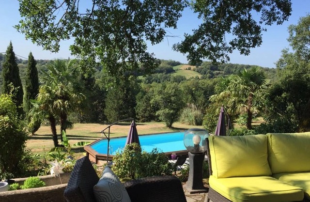 Homerez - Chalet for 8 ppl. with swimming-pool, garden and terrace at Tudeils