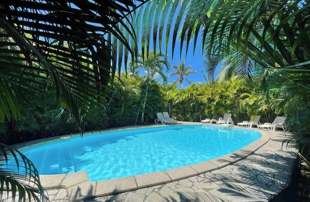 Homerez - Charming house in Sainte-Rose with pool