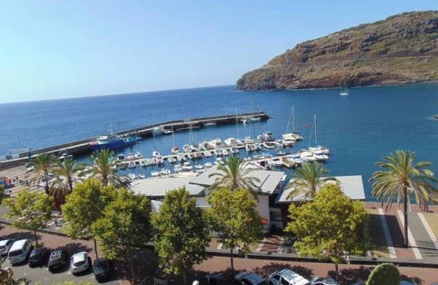 Homerez - Charming house in Machico with mountain view and garden