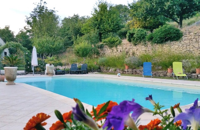 Homerez - Charming Villa in Malaucène with Private Pool