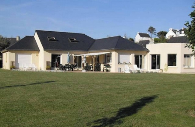 Homerez - Comfortable villa in Saint-Nic with private pool