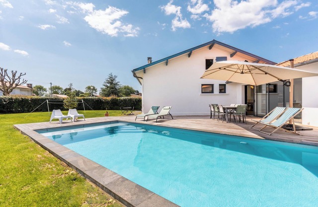 Homerez - Comfortable Villa in Seignosse with Private Pool