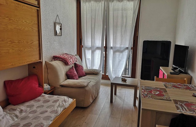 Homerez - Cozy studio with terrace in Allos, 20 sqm.