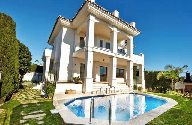 Homerez - Elegant Villa in Marbella + Private Pool