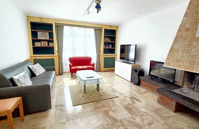 Homerez - House in Bondy – 10 ppl