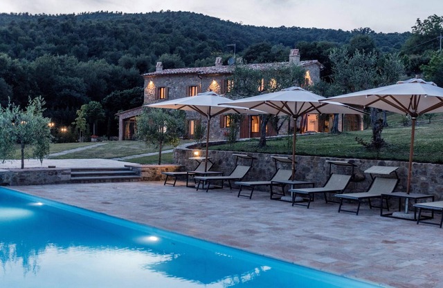 Homerez - Large villa for 16 pers. with pool, garden and terrace in Perugia