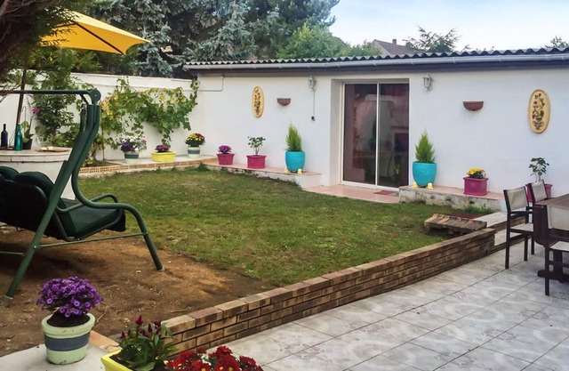 Homerez - Nice studio for 3 ppl. with jacuzzi and garden at Tremblay-en-France