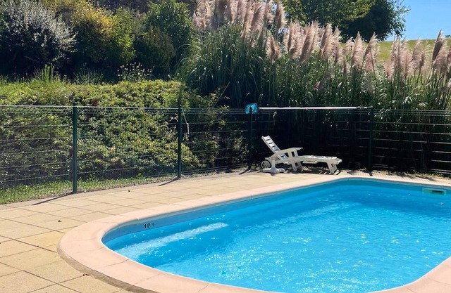 Homerez - Spacious house for 7 ppl. with swimming-pool and terrace at Tamniès