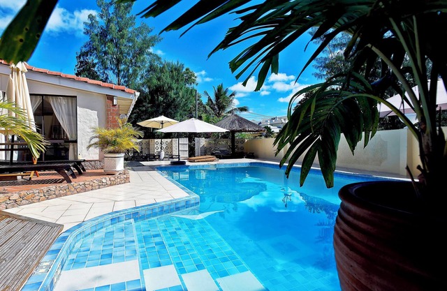 Homerez - Spacious House with Shared Pool in Machabee