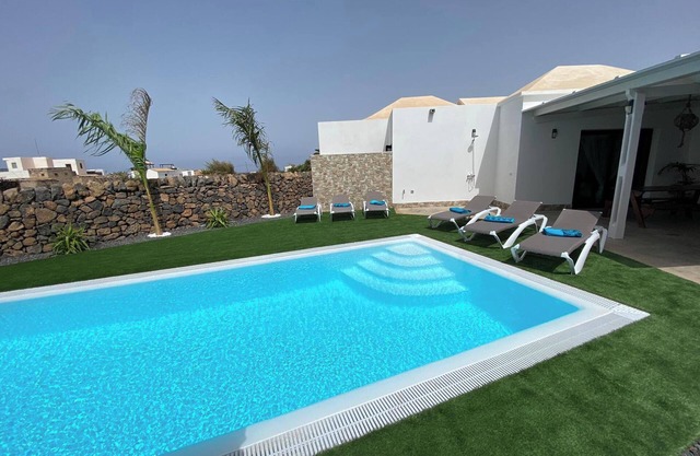 Homerez - Spacious villa with sea and mountain views - El Roque