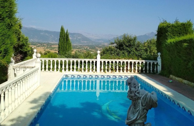 Homerez - Villa for 10 pers. with swimming pool, garden and terrace in Prado del Rey
