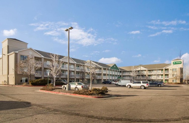 HomeTowne Studios by Red Roof Denver - Airport/Aurora