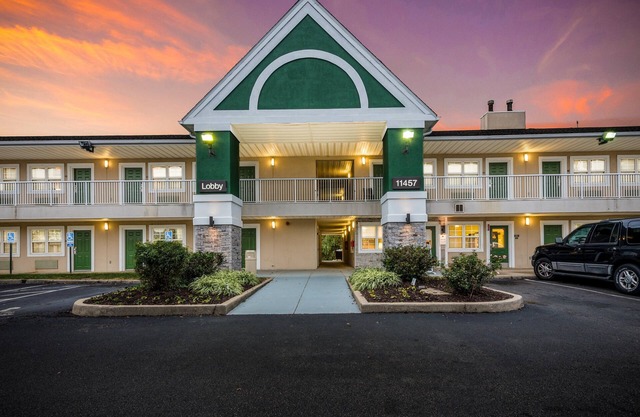 HomeTowne Studios By Red Roof Cincinnati - Sharonville