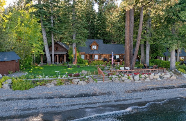 Homewood Lakefront by AvantStay | Private Beach & Lake Access + Views!