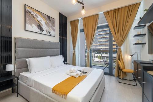Homey Studio Apartment Perfect for 2 at Azizi Riviera 46