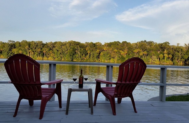 Homosassa Riverfront Retreat - Deep Dock - Family Friendly! - Relax & Enjoy!