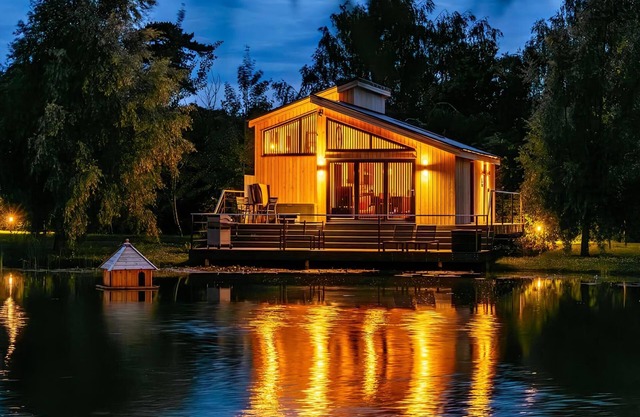 Honeybee Lakeside Lodge