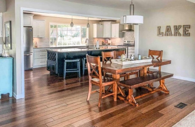 HoneyCreekRetreat (Waterfront Entertainment, Dock)