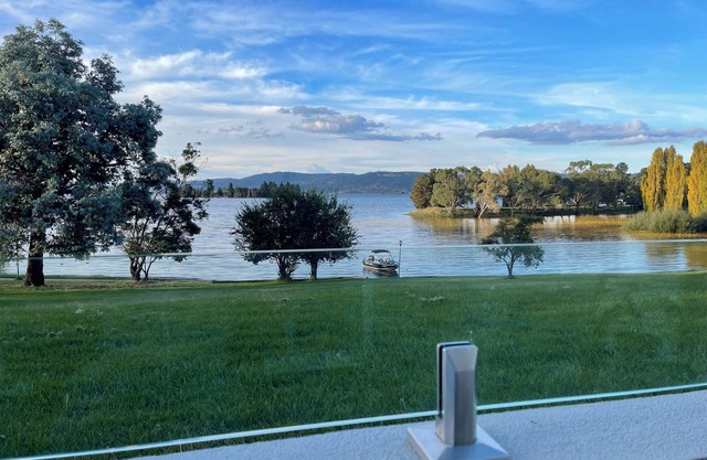 Horizons 424 Lake Jindabyne Waterfront ApartmentnSleep 6, 2 bedroom, 2 bathroom