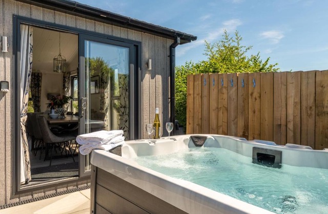 Hornbeam Lodge, 19 Roadford Lake Lodges