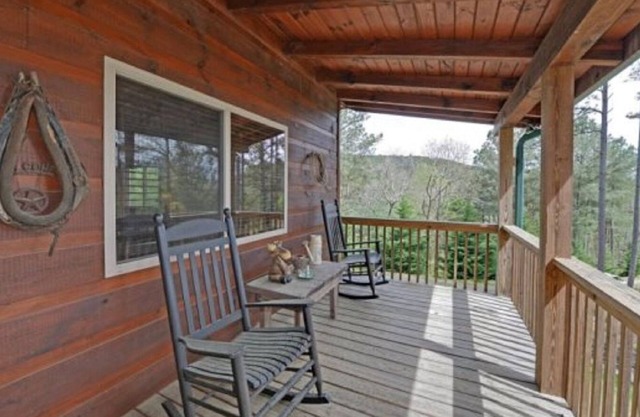 Horse Collar Lodge- Hot tub, ,minutes to Ocoee river rafting, pool table, Pet Friendly, fire pit