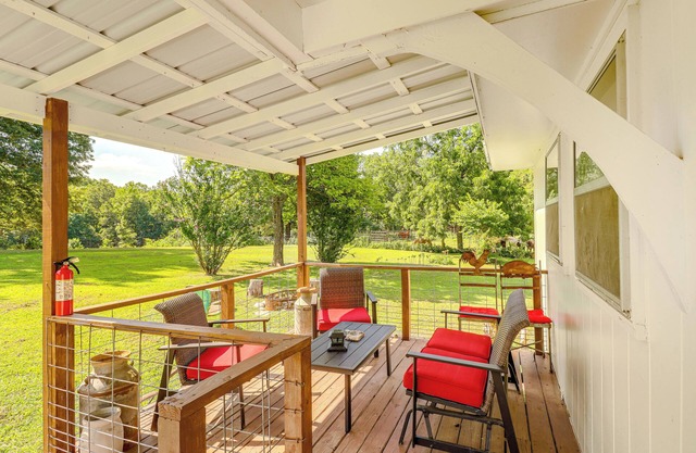 Horses Welcome: Marble Falls Home w/Grill!