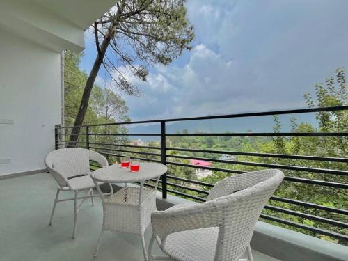host jatin kasauli crest 7o1827o7o3
