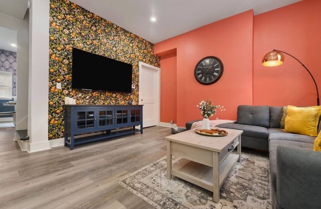 *HostWise Stays* - Pet Friendly, Patio, Great for Long Stays!