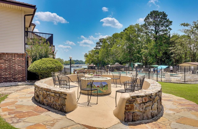 Hot Springs Condo on Lake Hamilton w/Views!