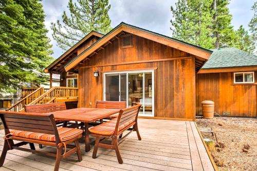 Hot Tub Access, Near Skiing Tahoe Donner Cabin