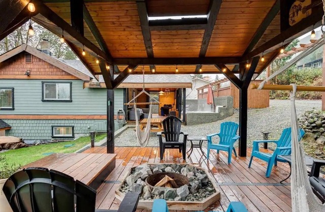 ☀Hot Tub by the Lake☀ Sleeps 10 Huge Outdoor Space