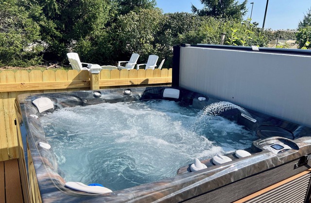 HOT TUB/CLOSE TO DUNES