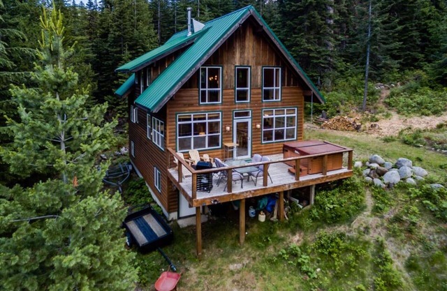 Hot Tub Cool Views: Roaring Creek Cabin