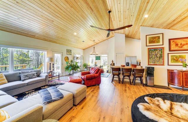 Hot Tub, Deck & Fire Pit: Chic Louisville Home!