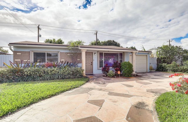 Hot Tub & Fenced Yard: Pet-Friendly Miramar Haven!