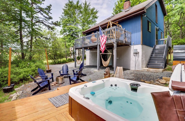 Hot Tub, Fire Pit & Barrel Sauna: Poconos Abode